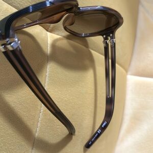 Brown and tortoise shell Chloe sun glasses.